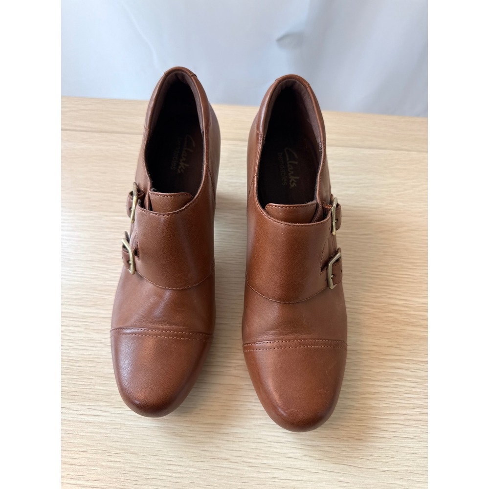 Clarks Bendables Leather Heels Booties Ankle Boots Brown Buckle Detail 7.5